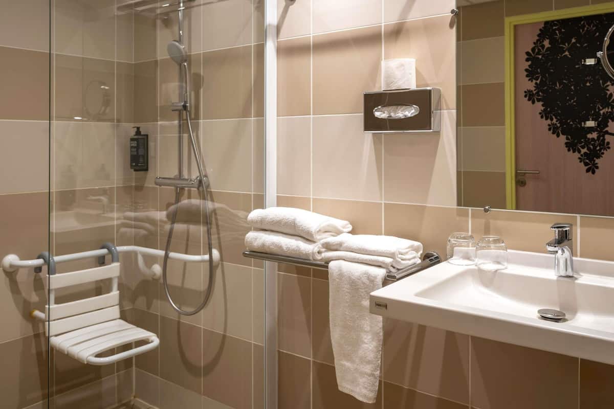 standard room, 1 double bed, accessible | premium bedding, individually decorated, individually furnished, desk