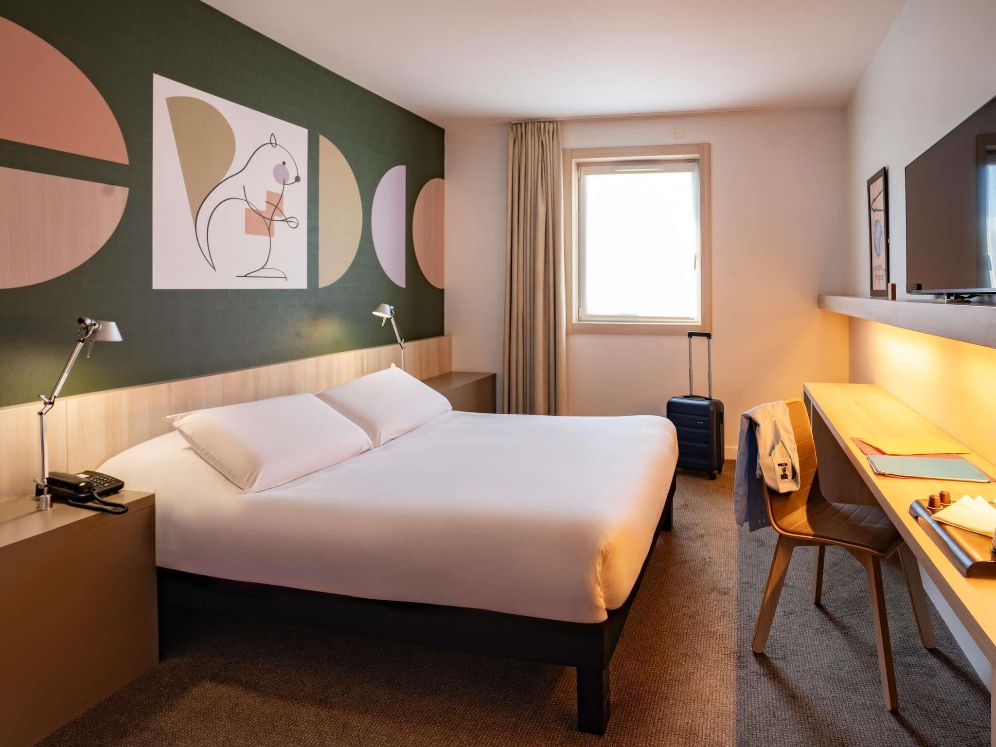 Premium bedding, individually decorated, individually furnished, desk