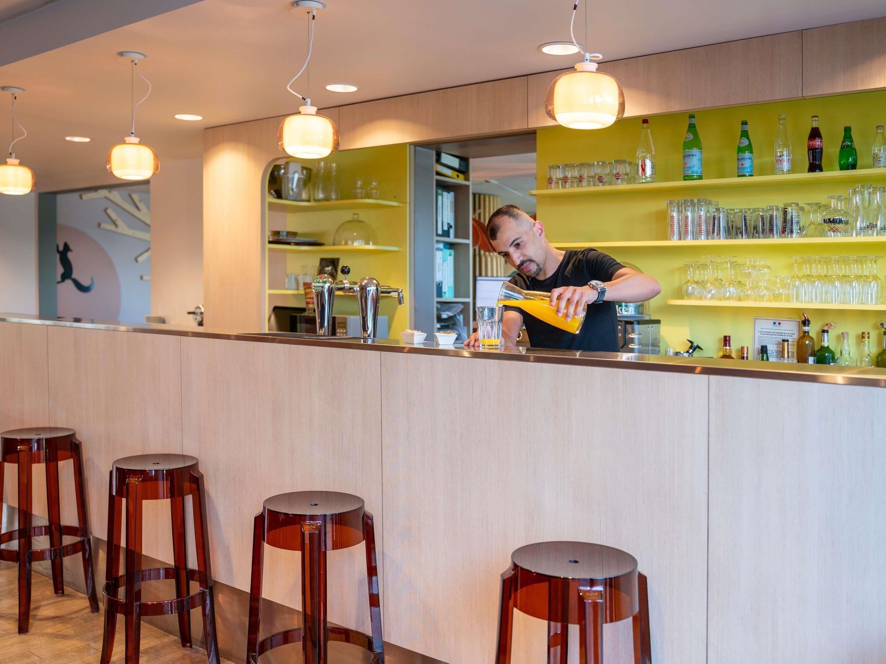 Bar (di hartanah)
