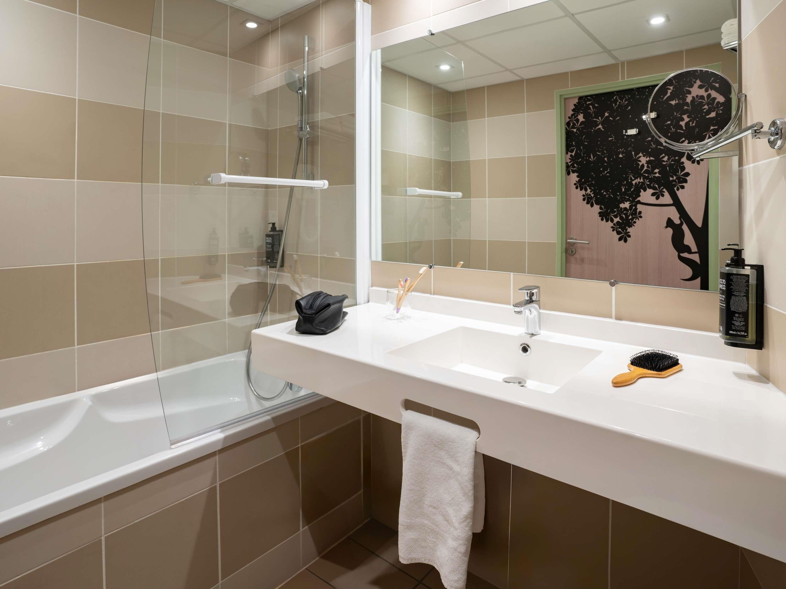 family room, multiple beds | premium bedding, individually decorated, individually furnished, desk