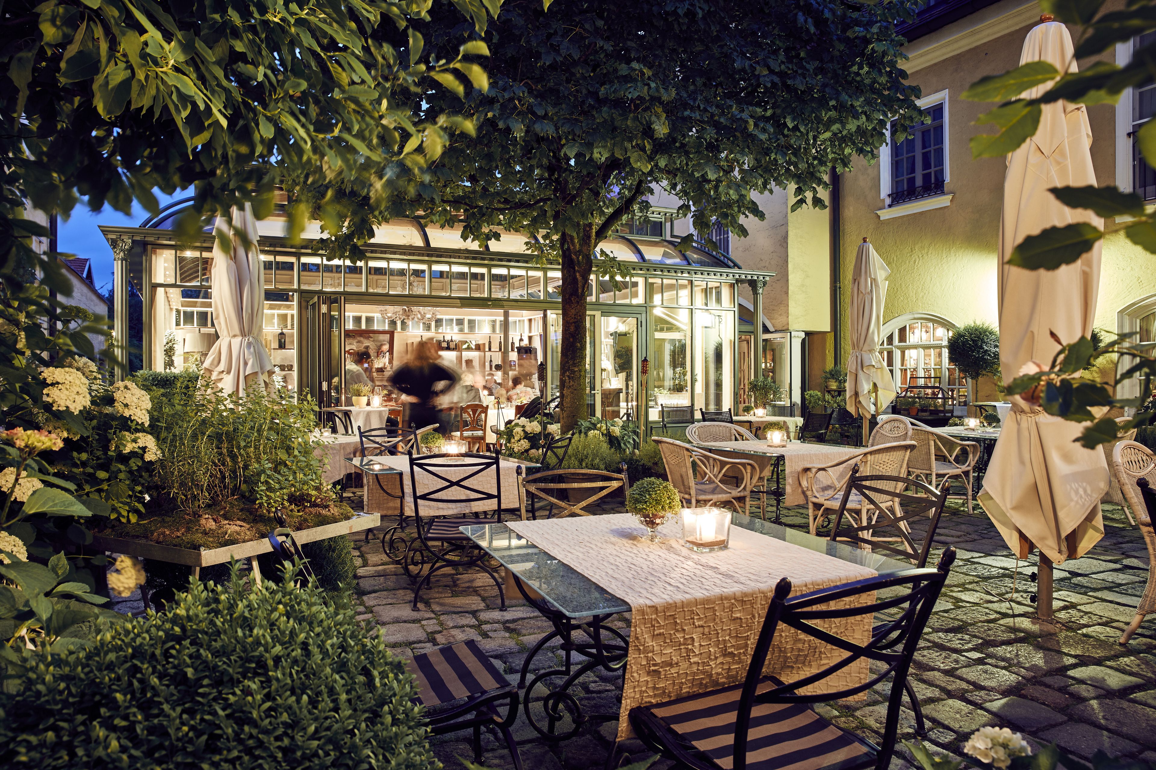 lunch and dinner served, local and international cuisine