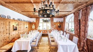 Spécialités Cuisine locale et internationale