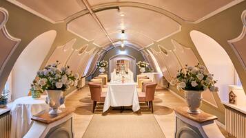 Lunch and dinner served, local and international cuisine