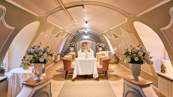 Se sirven almuerzos y cenas, cocina local e internacional