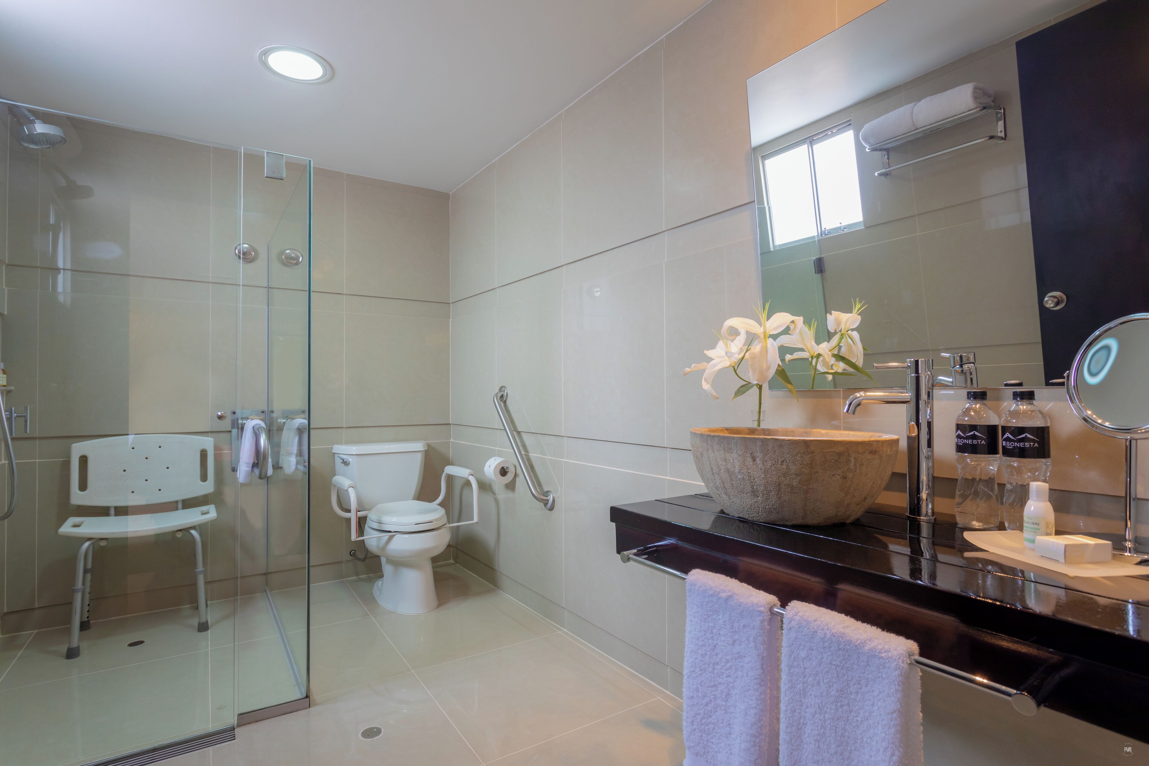 Salle de bain accessible aux personnes à mobilité réduite