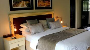 Standard Double Suite | Minibar, in-room safe, desk, iron/ironing board