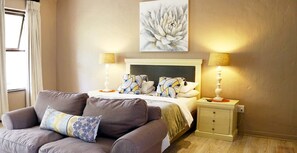 Standard Double Suite | Minibar, in-room safe, desk, iron/ironing board - Sandton Lodge Rivonia (Sandton)