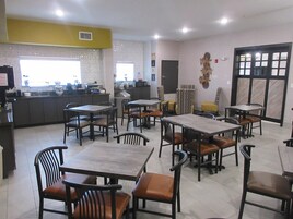 Desayuno de autoservicio incluido todos los días 