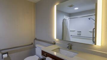 Un baño moderno con inodoro, lavamanos y ducha.