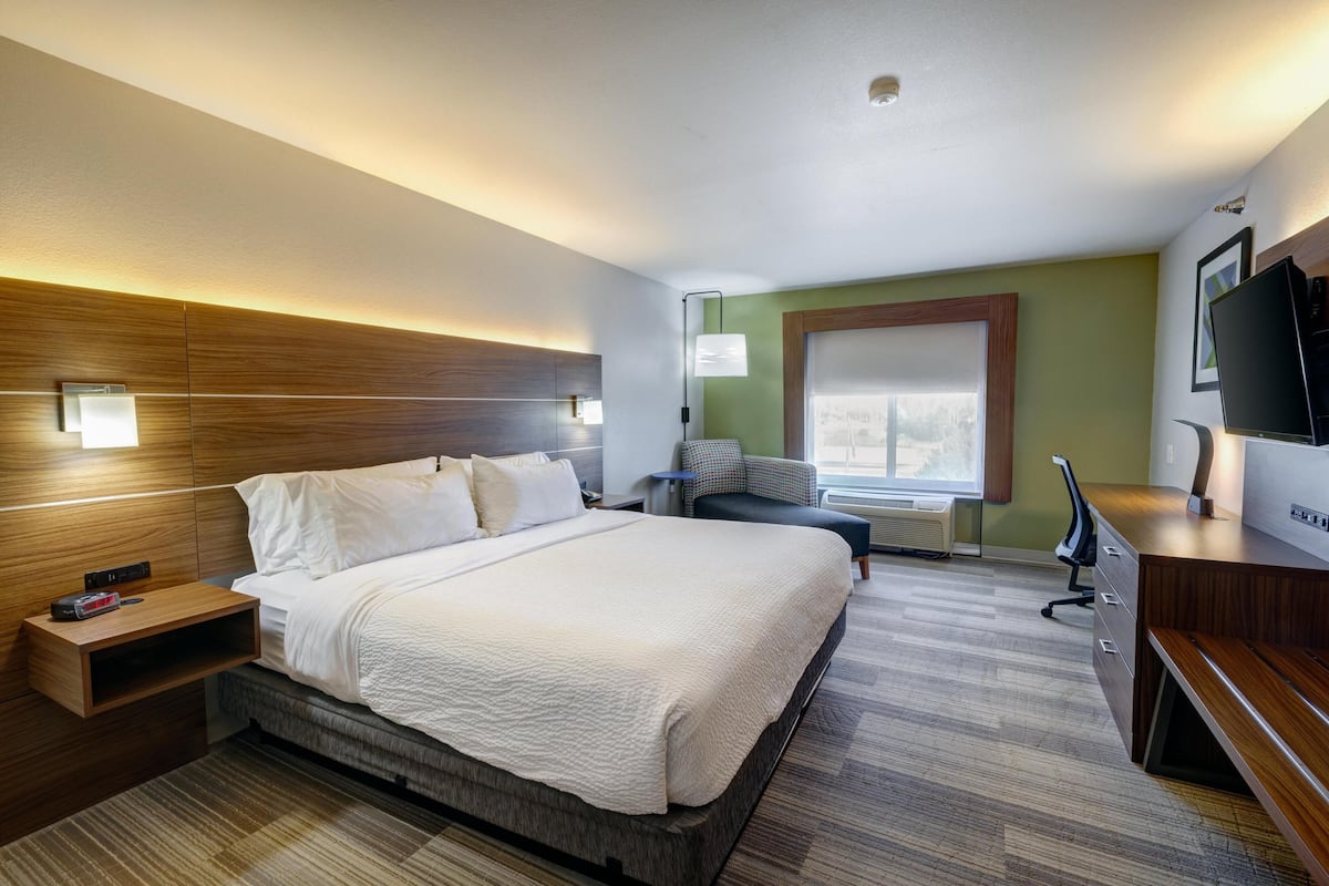 Premium bedding, down duvets, pillow-top beds, in-room safe