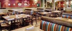 Dining - Chateau Nova Hotel and Suites (Edmonton)