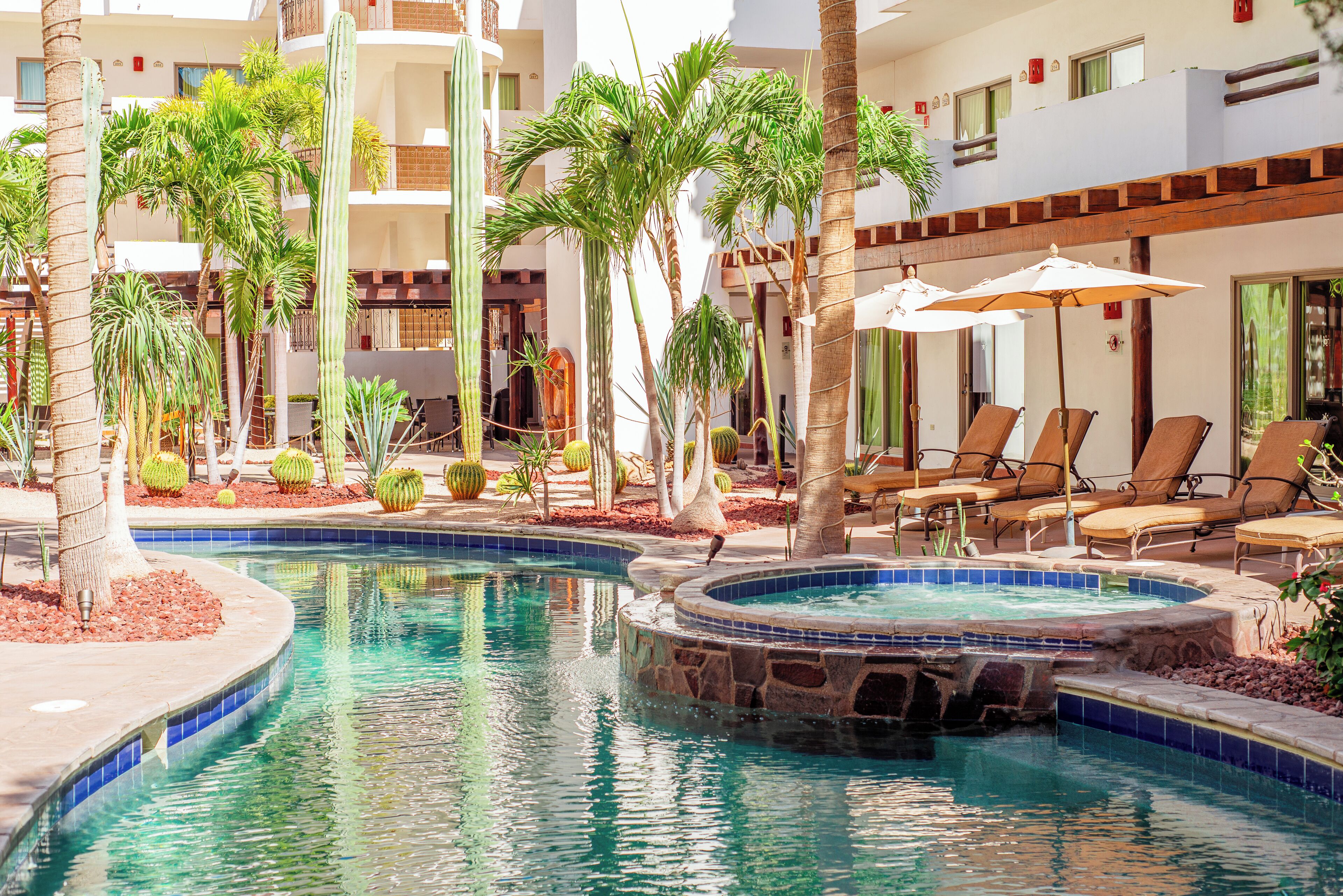 Bồn tắm spa ngoài trời