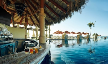 Swim-up bar at Hyatt Vacation Club at Sirena del Mar