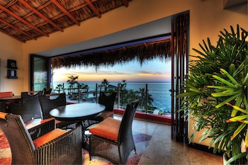 Sitting area in hotel lobby at Hyatt Vacation Club at Sirena del Mar