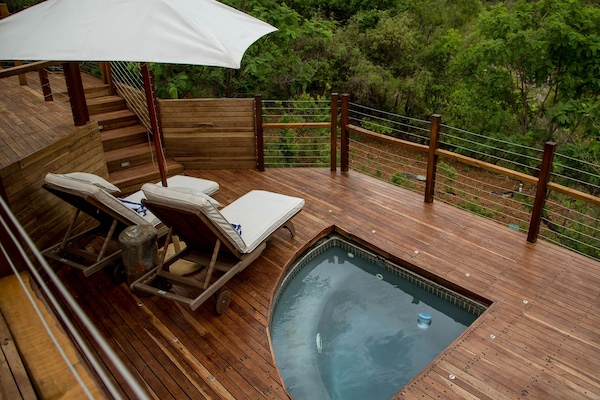 Deluxe Tent with Private Plunge Pool | Vue de la chambre