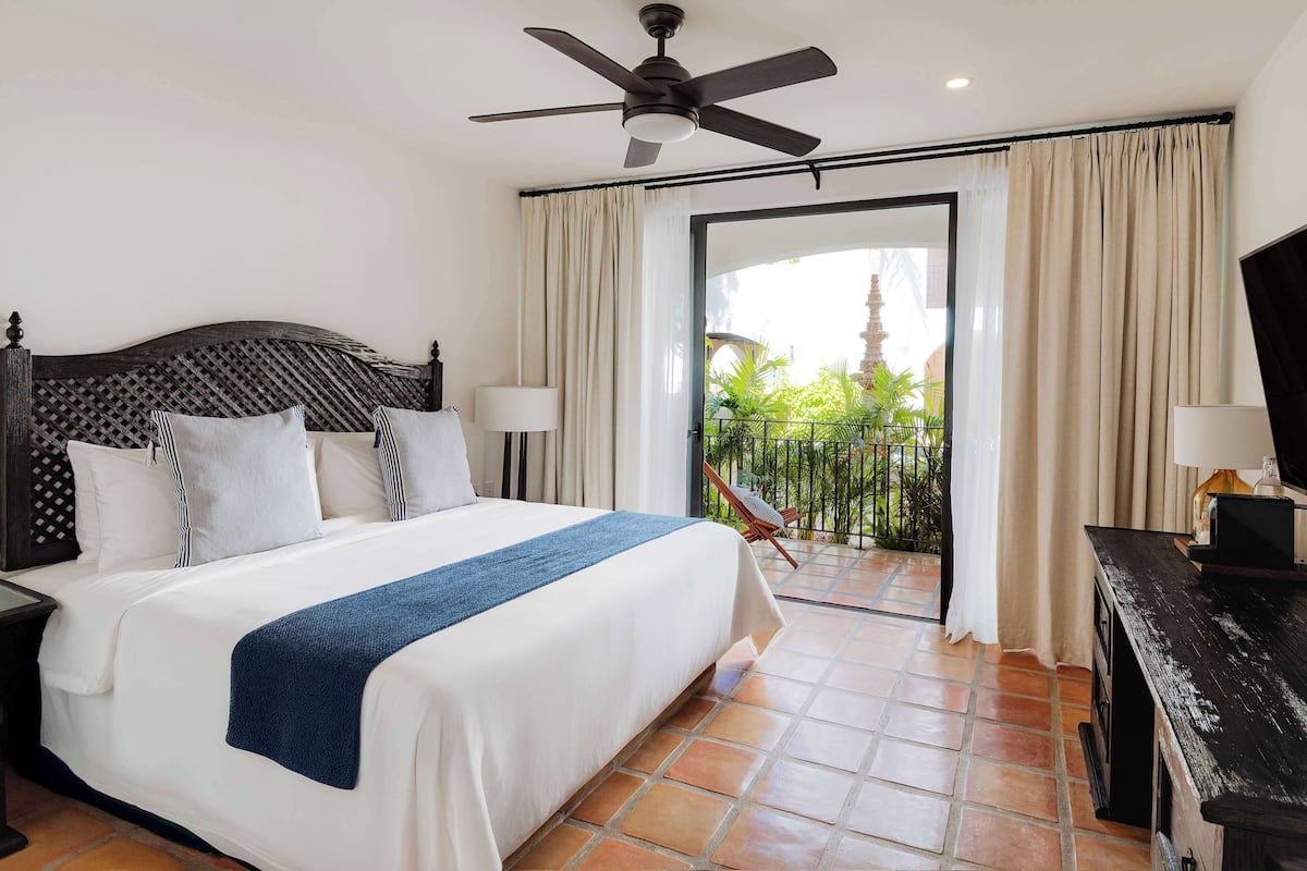 1 bedroom, premium bedding, down duvets, in-room safe