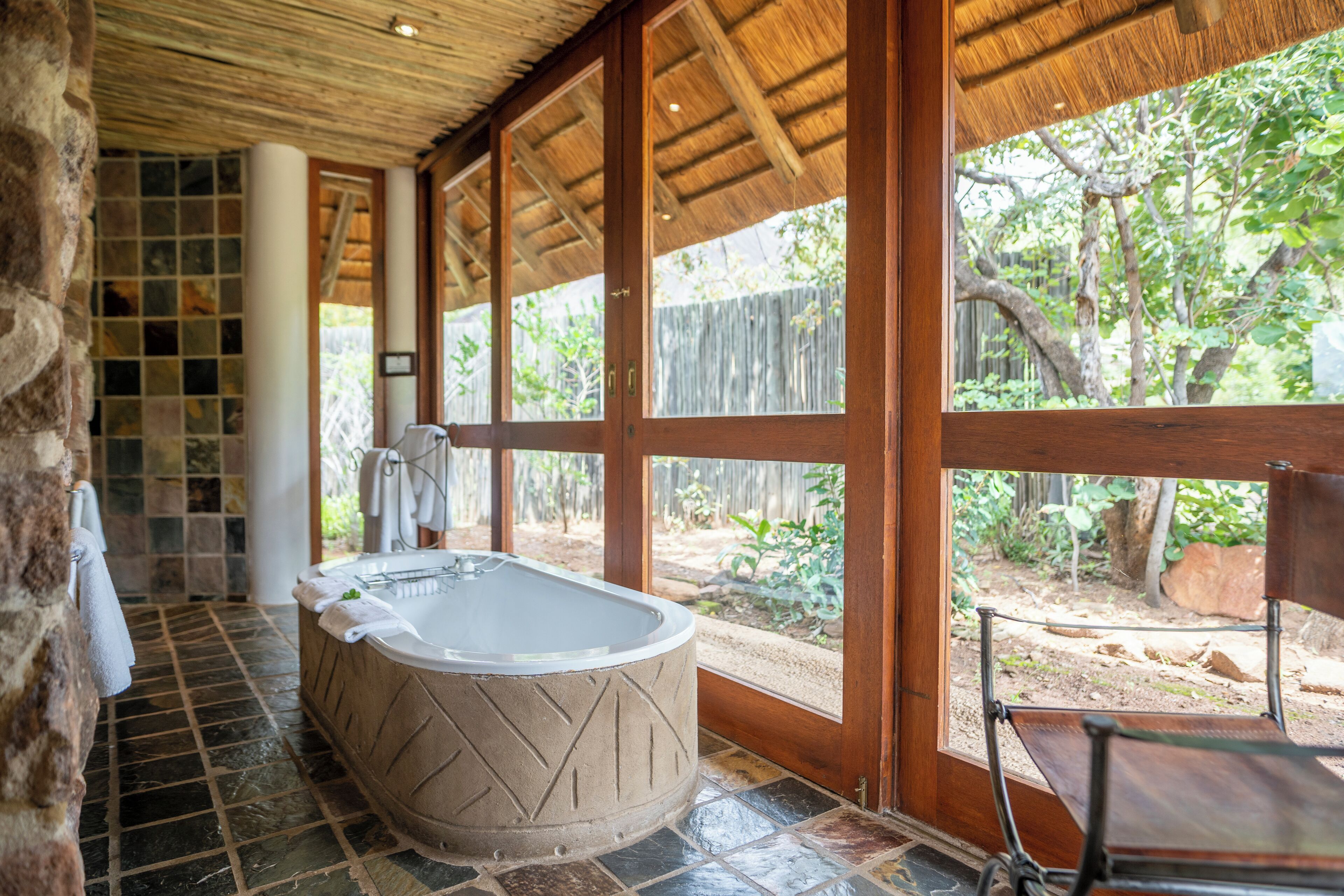 Luxury Suite | Bathroom | Separate tub and shower, free toiletries, hair dryer, bathrobes
