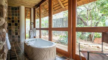 Luxury Suite | Bathroom | Separate tub and shower, free toiletries, hair dryer, bathrobes