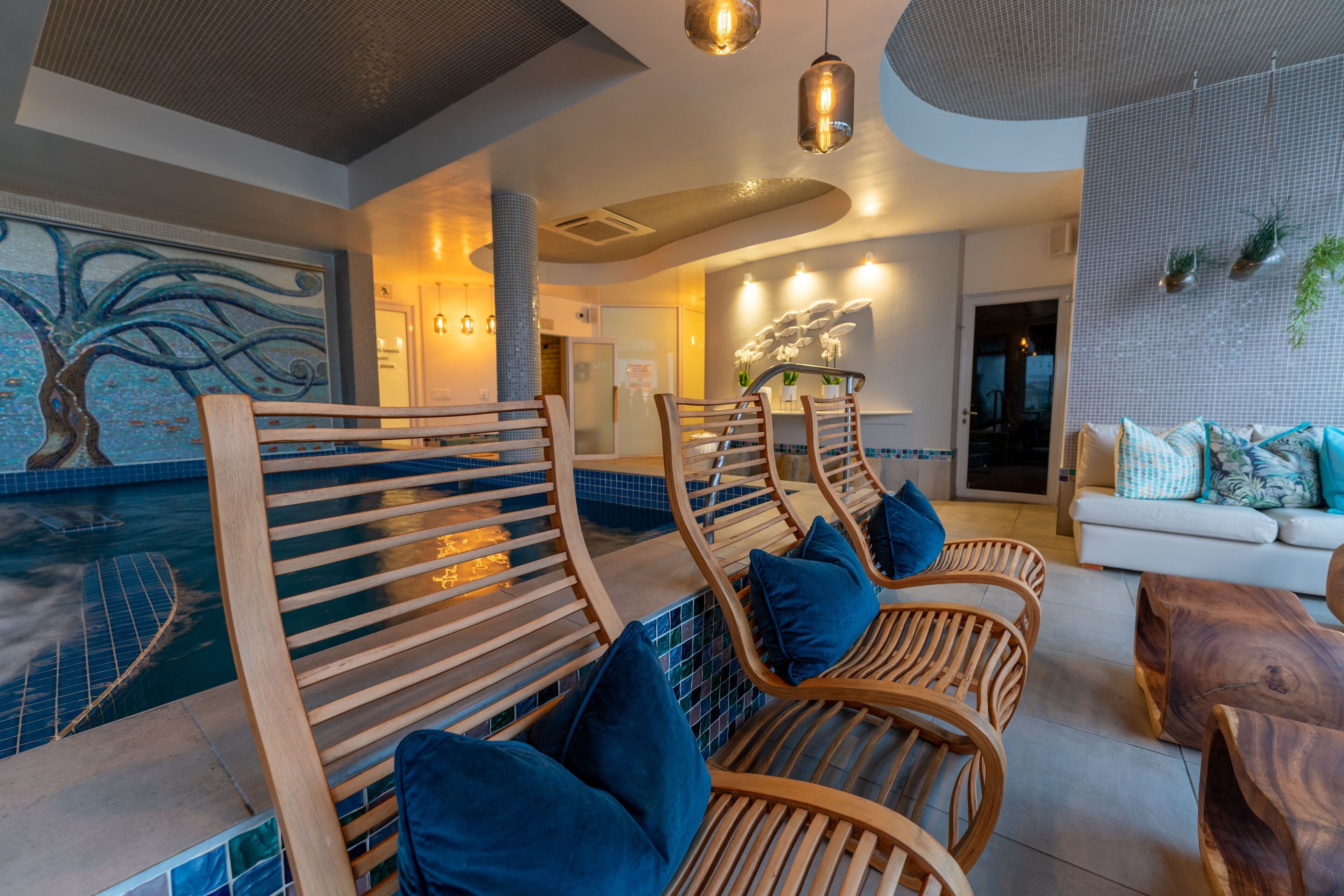 Couples treatment room(s), sauna, steam room, body treatments