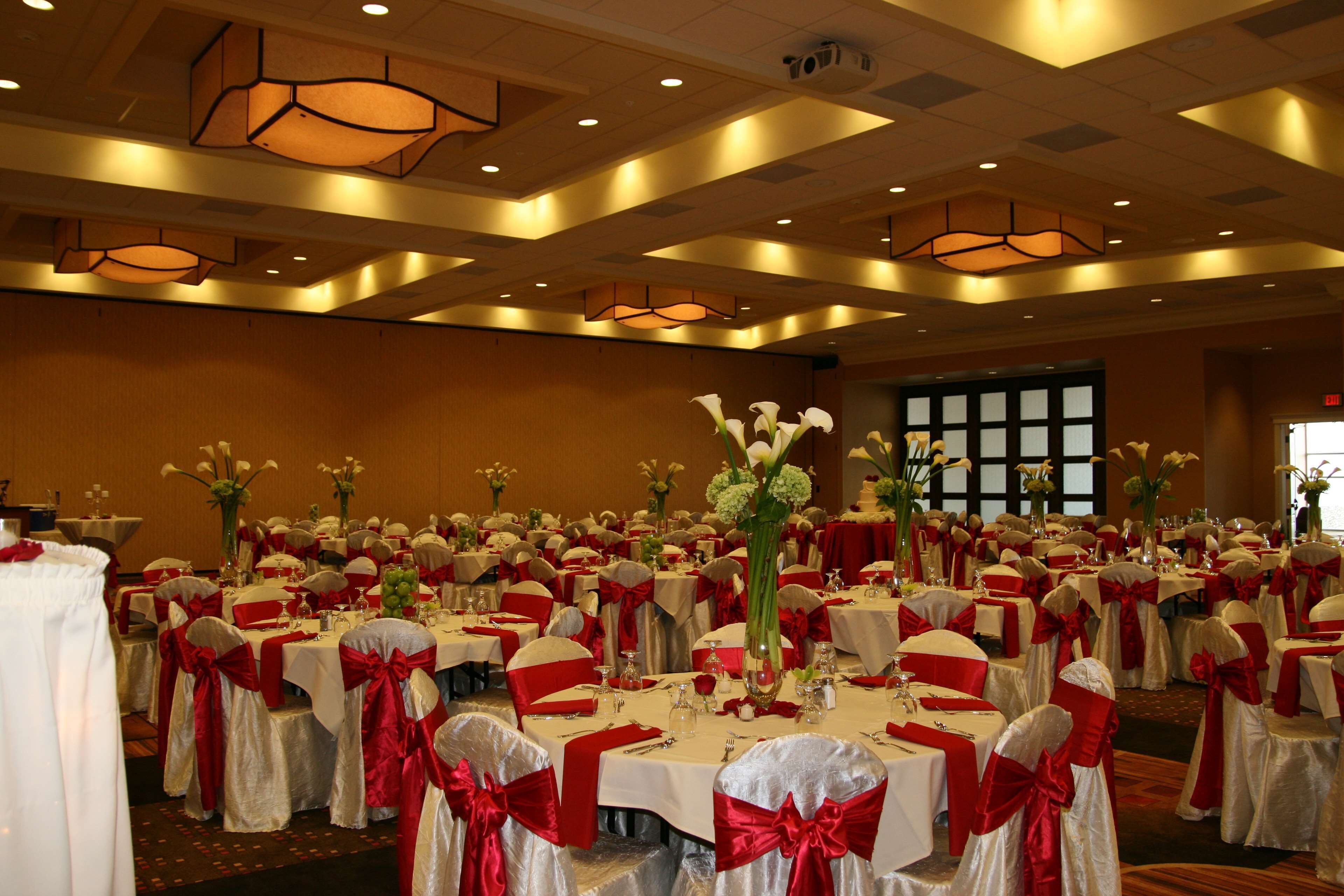 lunch and dinner served, american cuisine