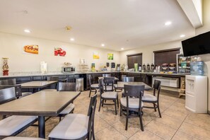 Petit déjeuner complet compris tous les jours