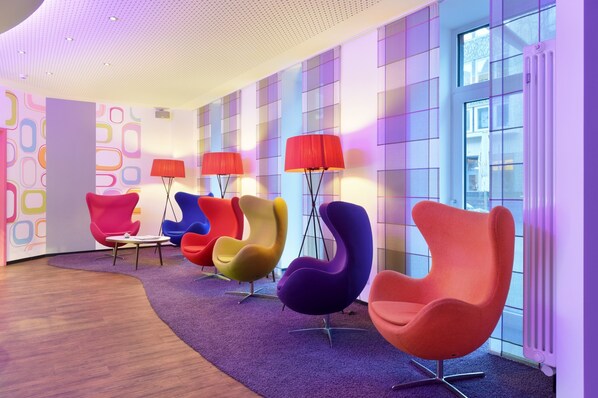 Coin salon dans le hall