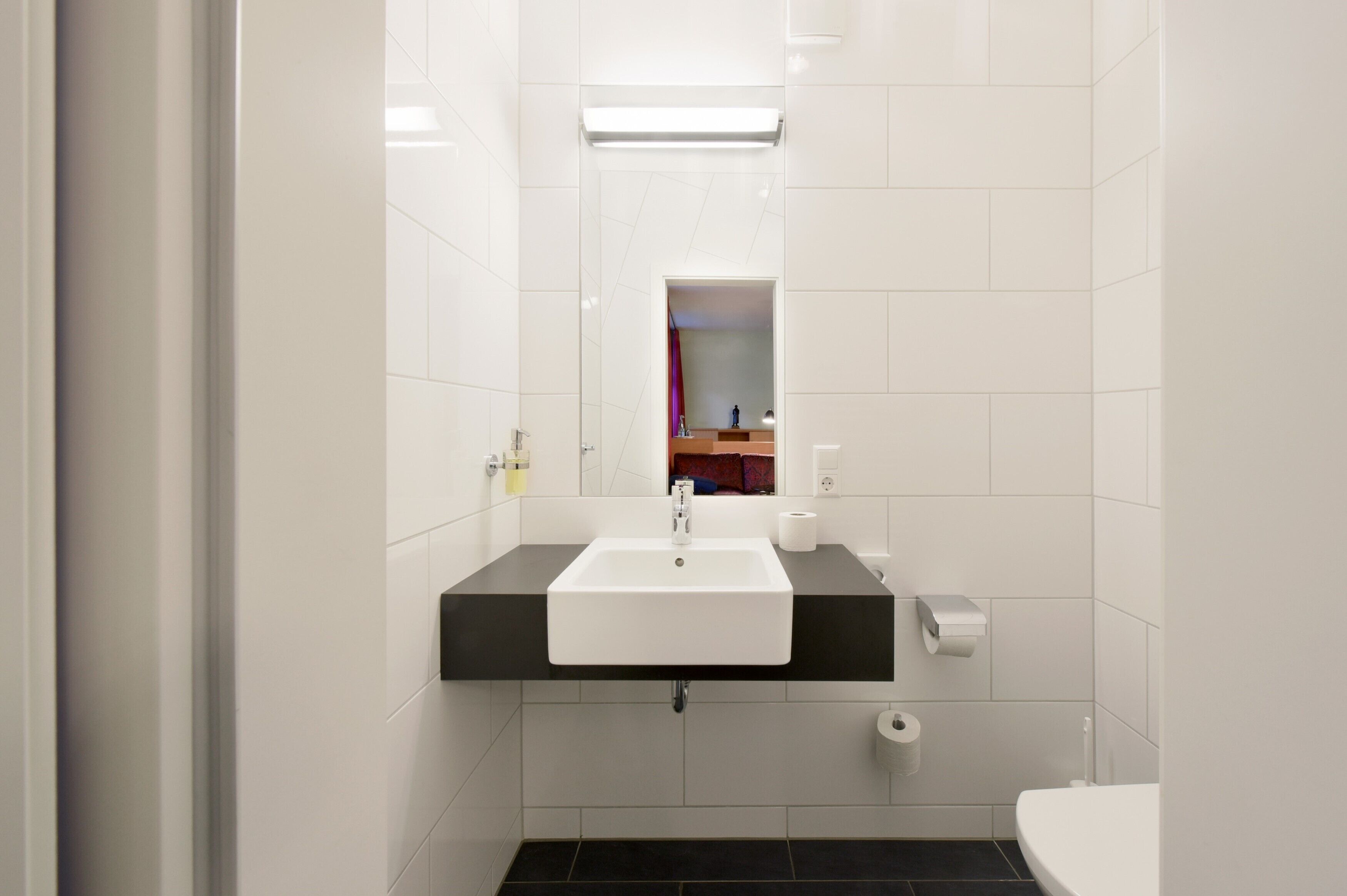 junior suite new classic | bathroom | shower, free toiletries, hair dryer, towels