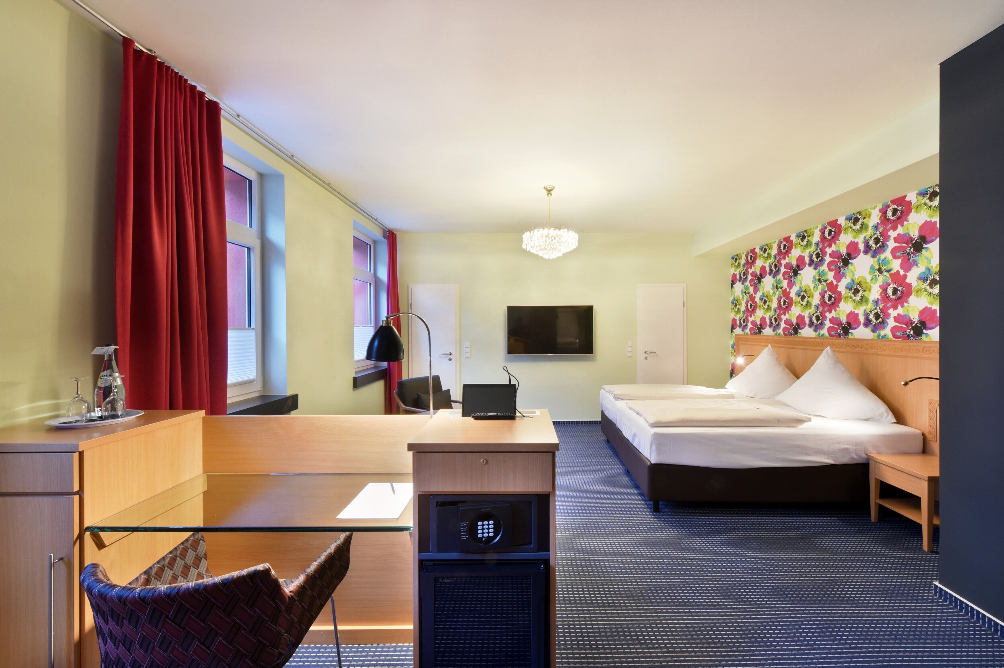 junior suite new classic | 1 bedroom, premium bedding, in-room safe, individually furnished
