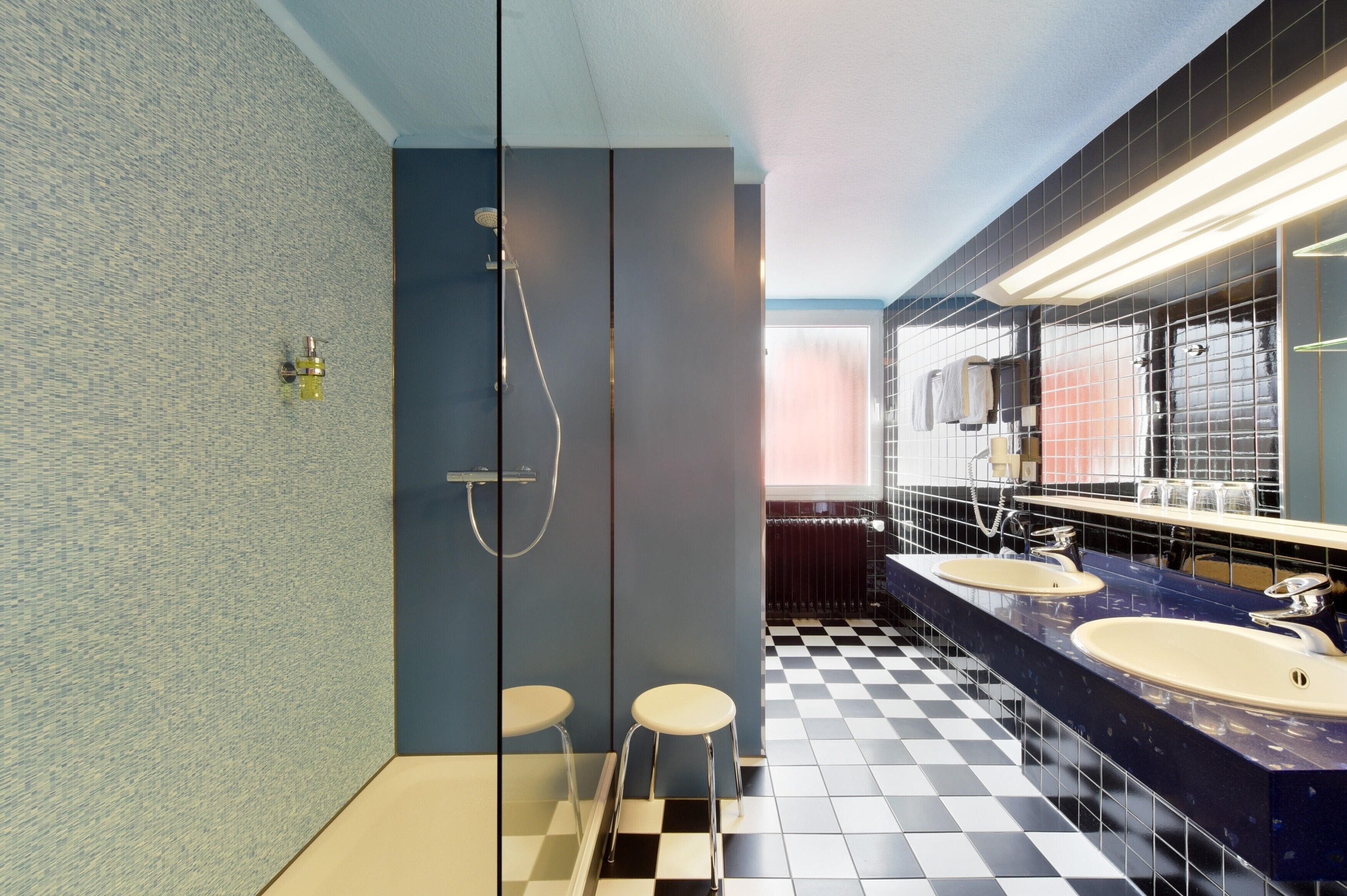 double room new classic | bathroom | shower, free toiletries, hair dryer, towels