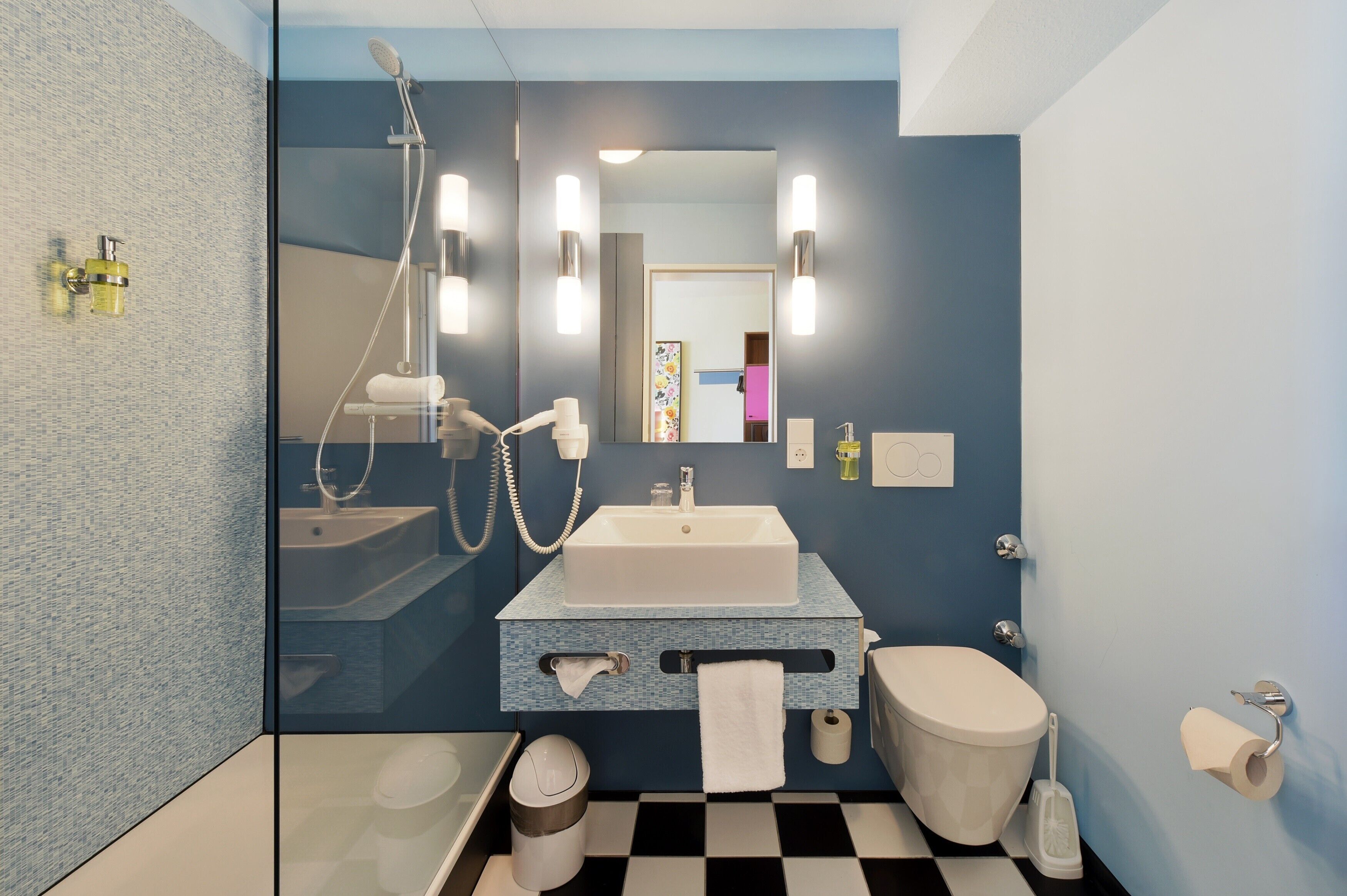 single room new classic | bathroom | shower, free toiletries, hair dryer, towels