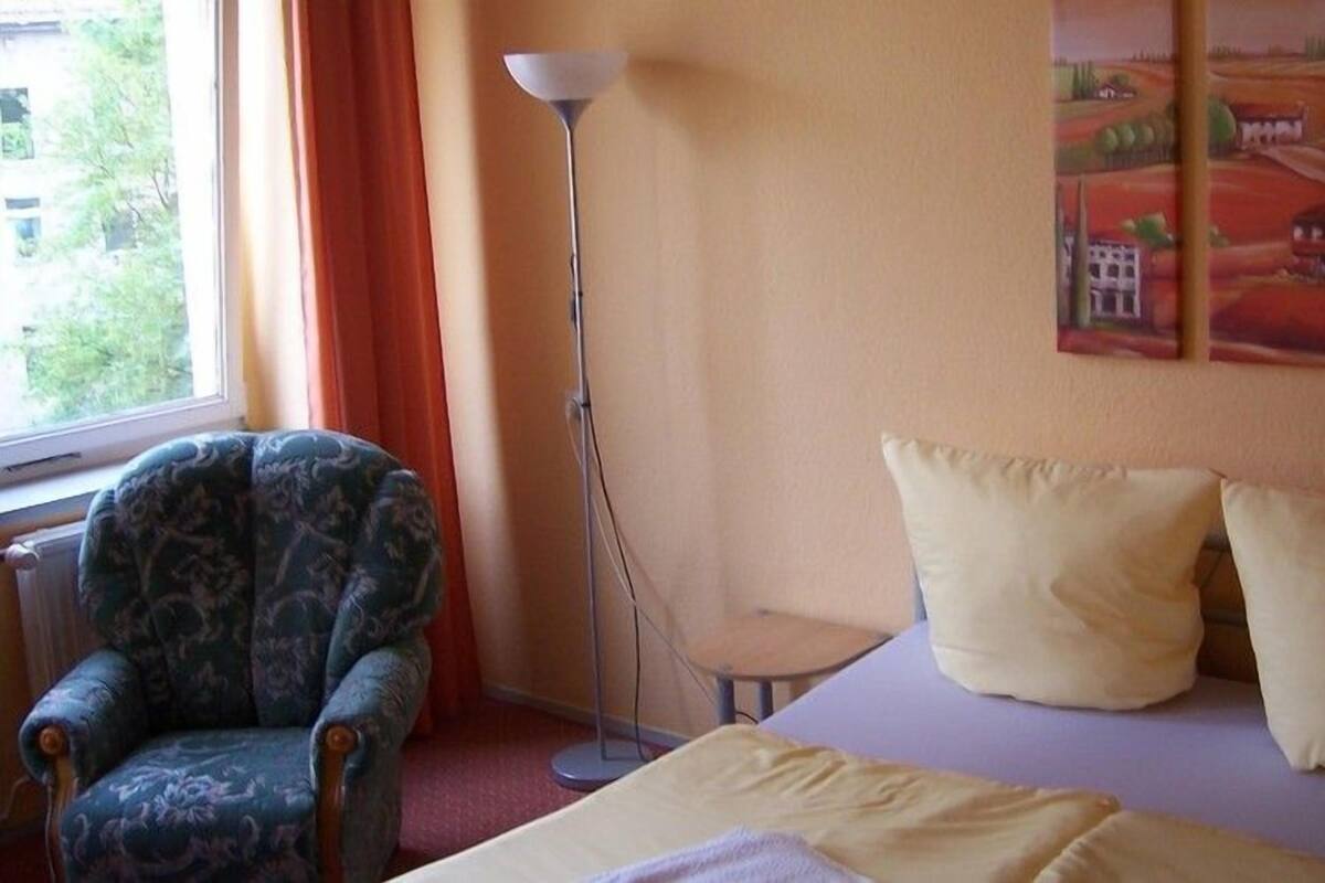 Desk, free cots/infant beds, free WiFi