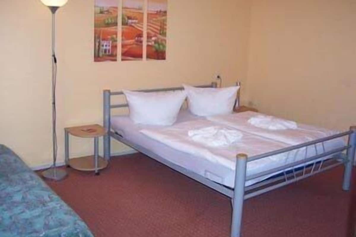 Desk, free cots/infant beds, free WiFi