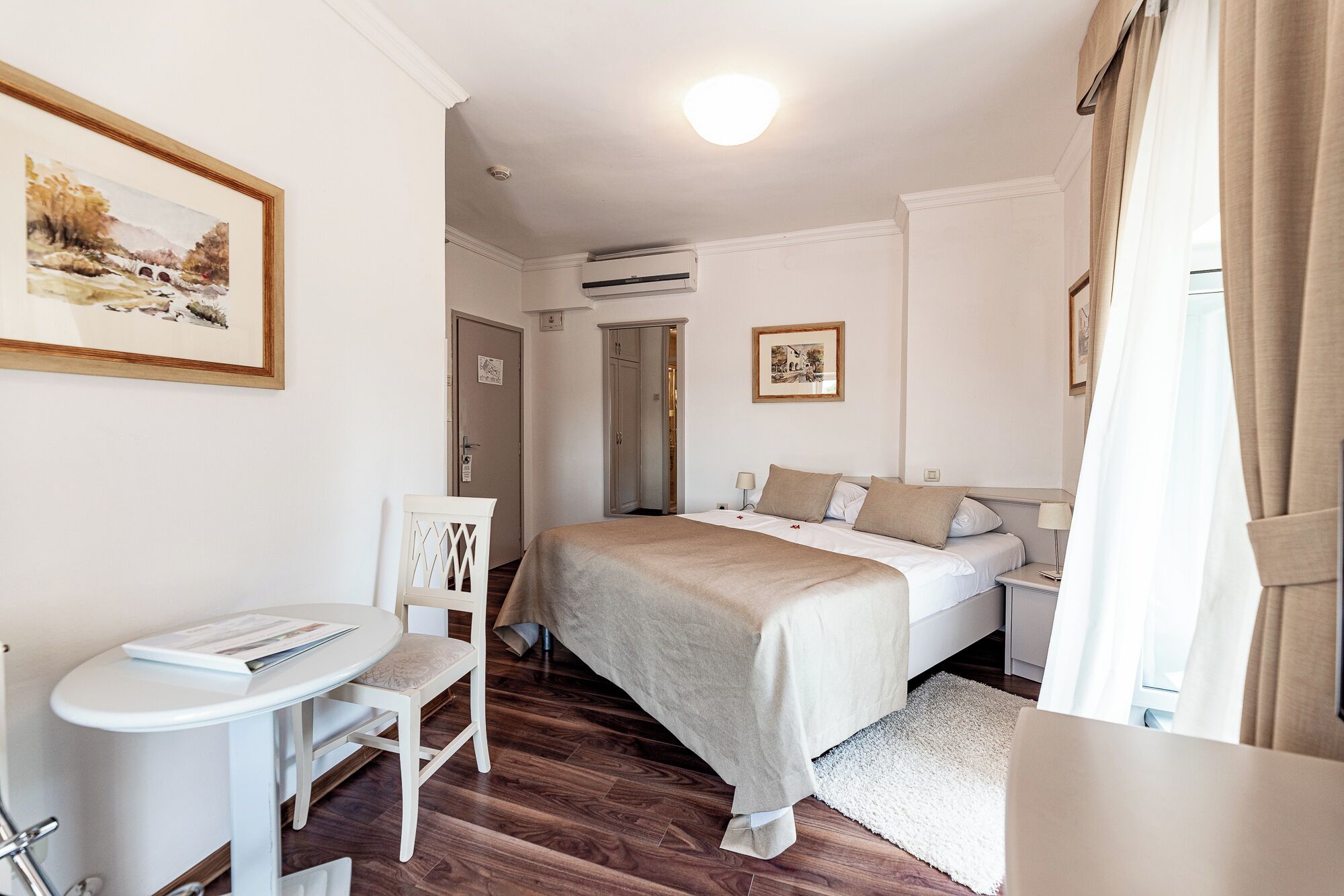 panoramic double room | 1 bedroom, in-room safe, desk, free wifi