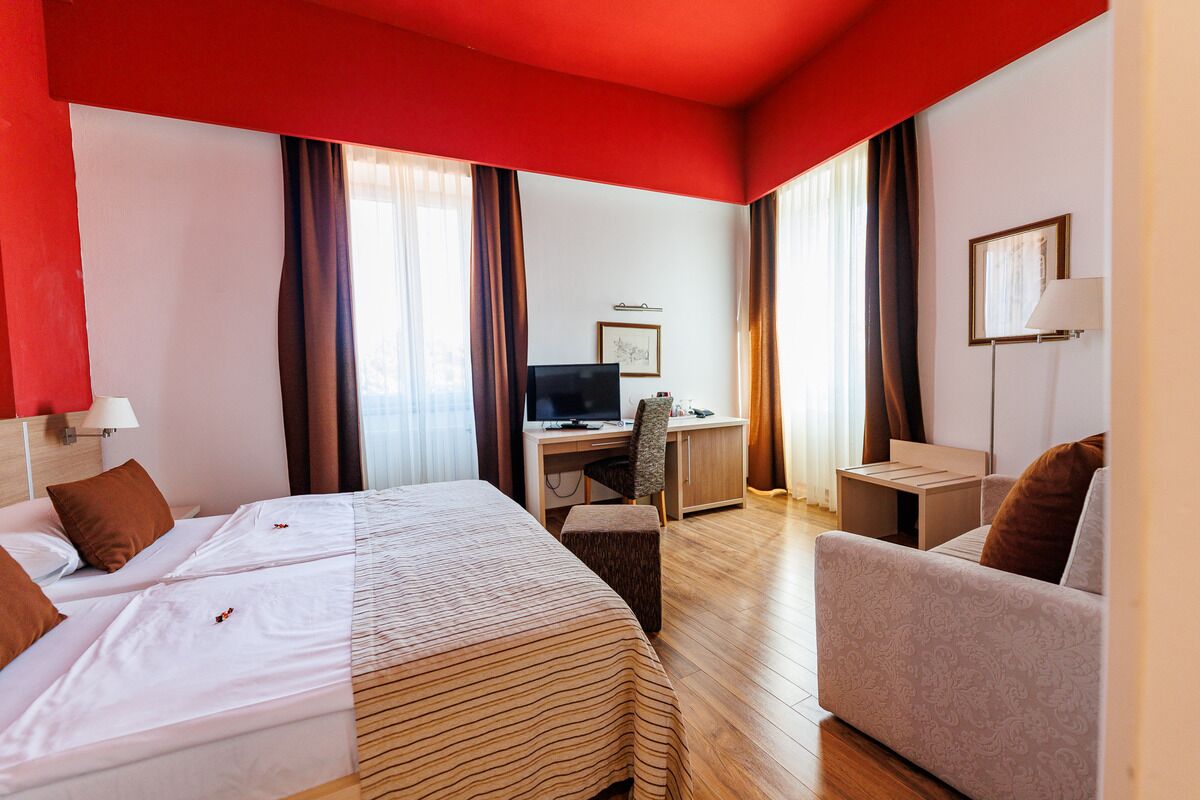 panoramic double room | 1 bedroom, in-room safe, desk, free wifi