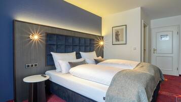 Doppelzimmer Seeseite | 1 Schlafzimmer, Schreibtisch, laptopgeeigneter Arbeitsplatz