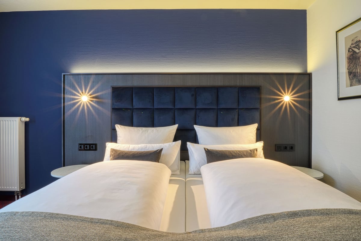 Bureau, espace de travail pour ordinateur portable