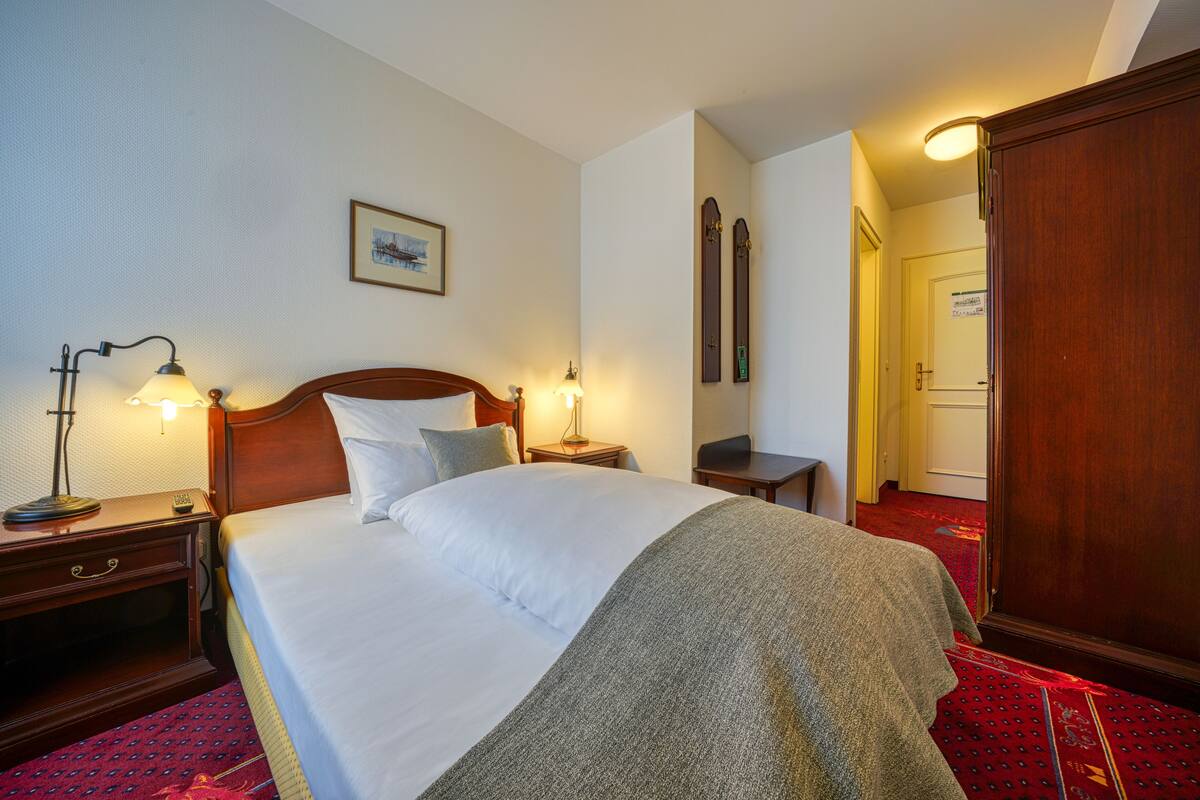 Single Room Lake Side