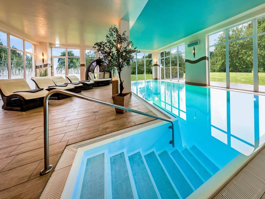 Schwimmbecken