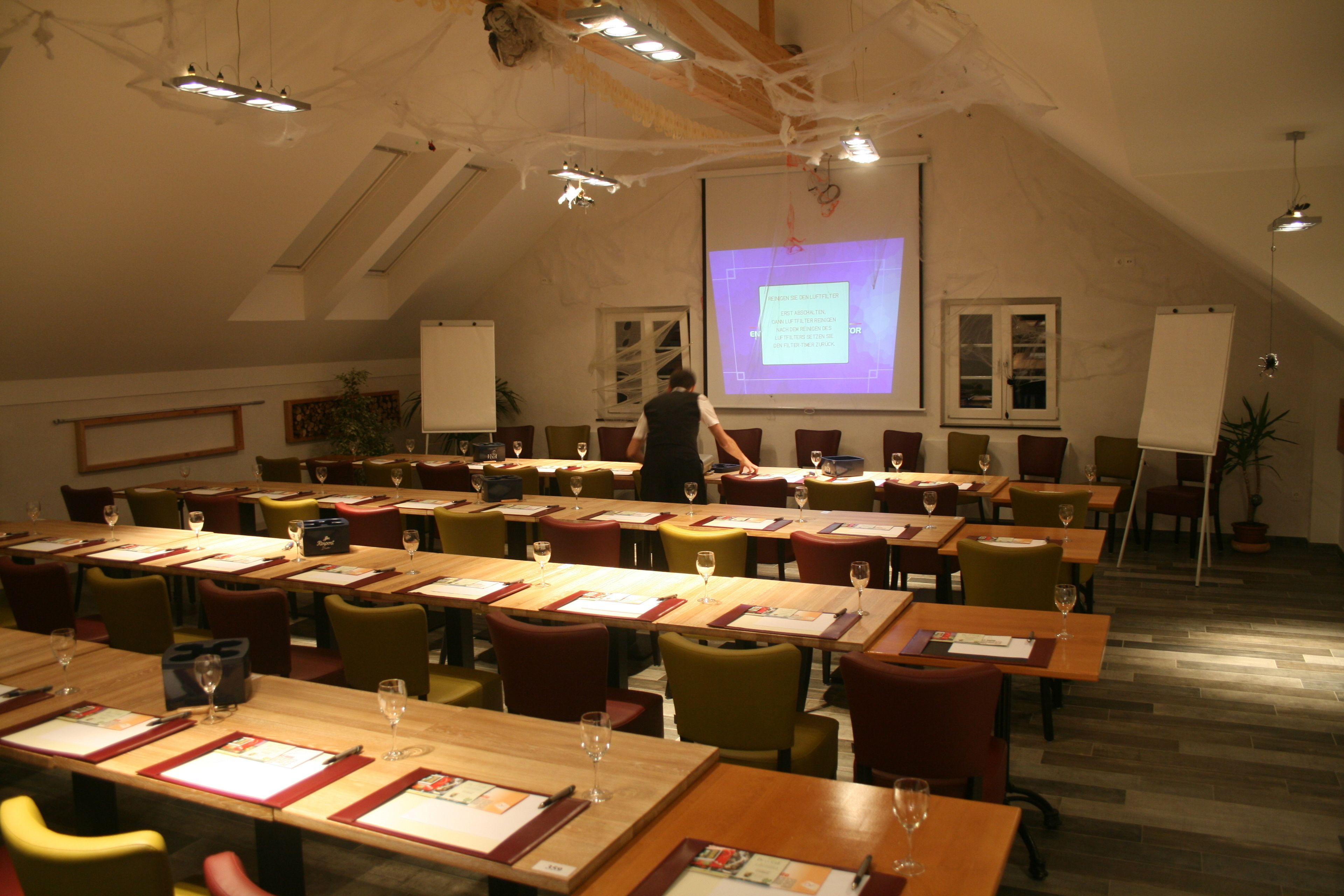 lunch, dinner served; regional cuisine, al fresco dining