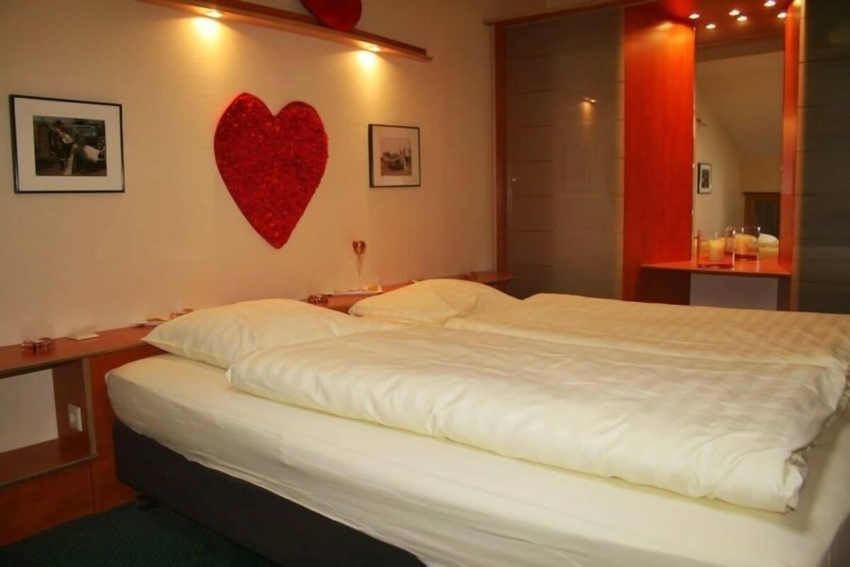 deluxe suite | 1 bedroom, minibar, in-room safe, individually decorated