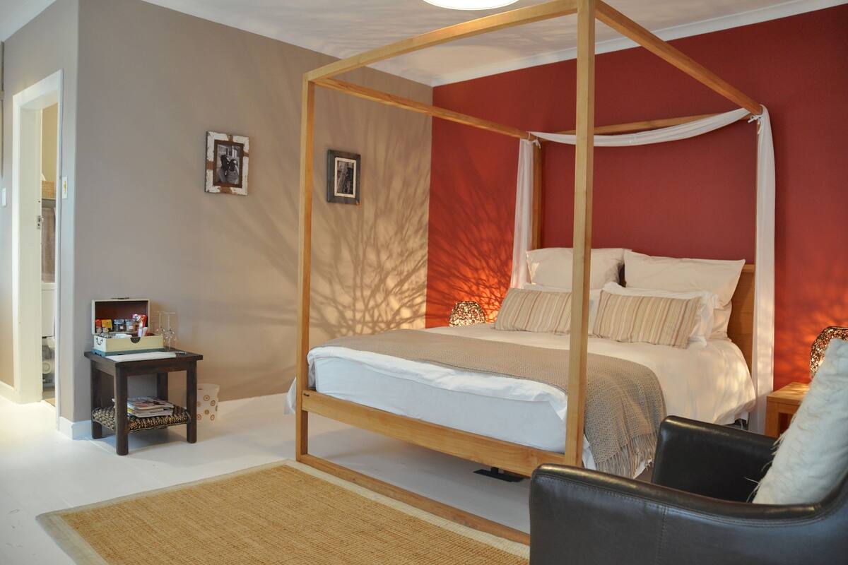 Double Room, Pool View | Premium bedding, in-room safe, individually decorated