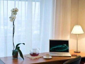 In-room safe, desk, free WiFi