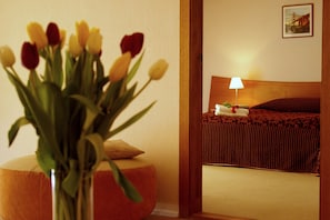 In-room safe, desk, free WiFi
