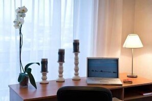 Een kluis op de kamer, een bureau, gratis wifi