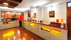 Café da manhã, almoço e jantar