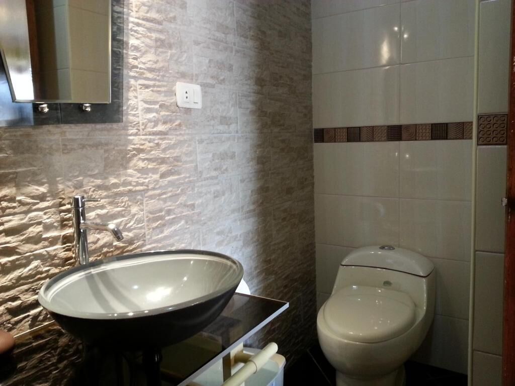 combined shower/bathtub, free toiletries, hair dryer, towels