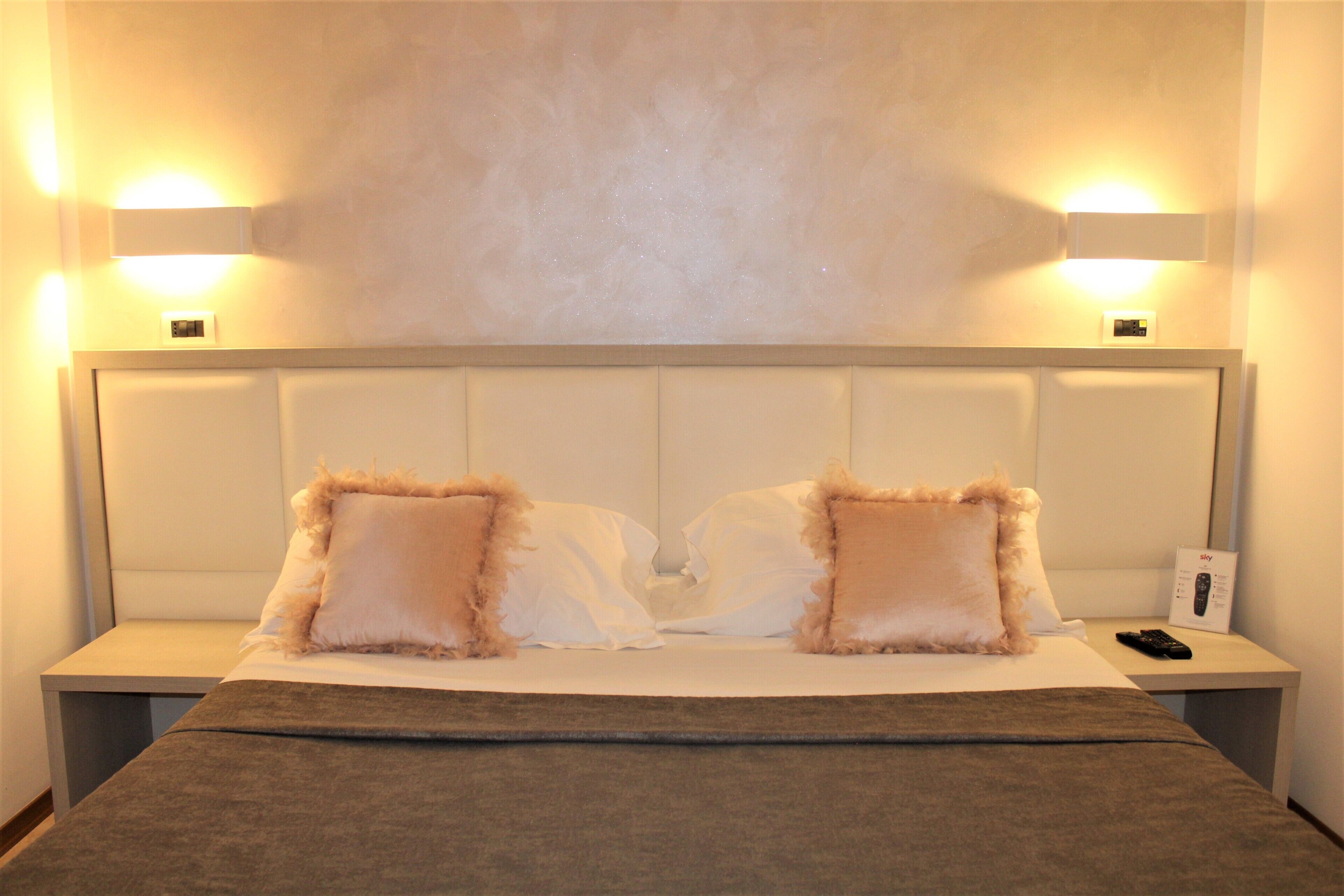 superior double room, 1 double bed | minibar, in-room safe, desk, laptop workspace