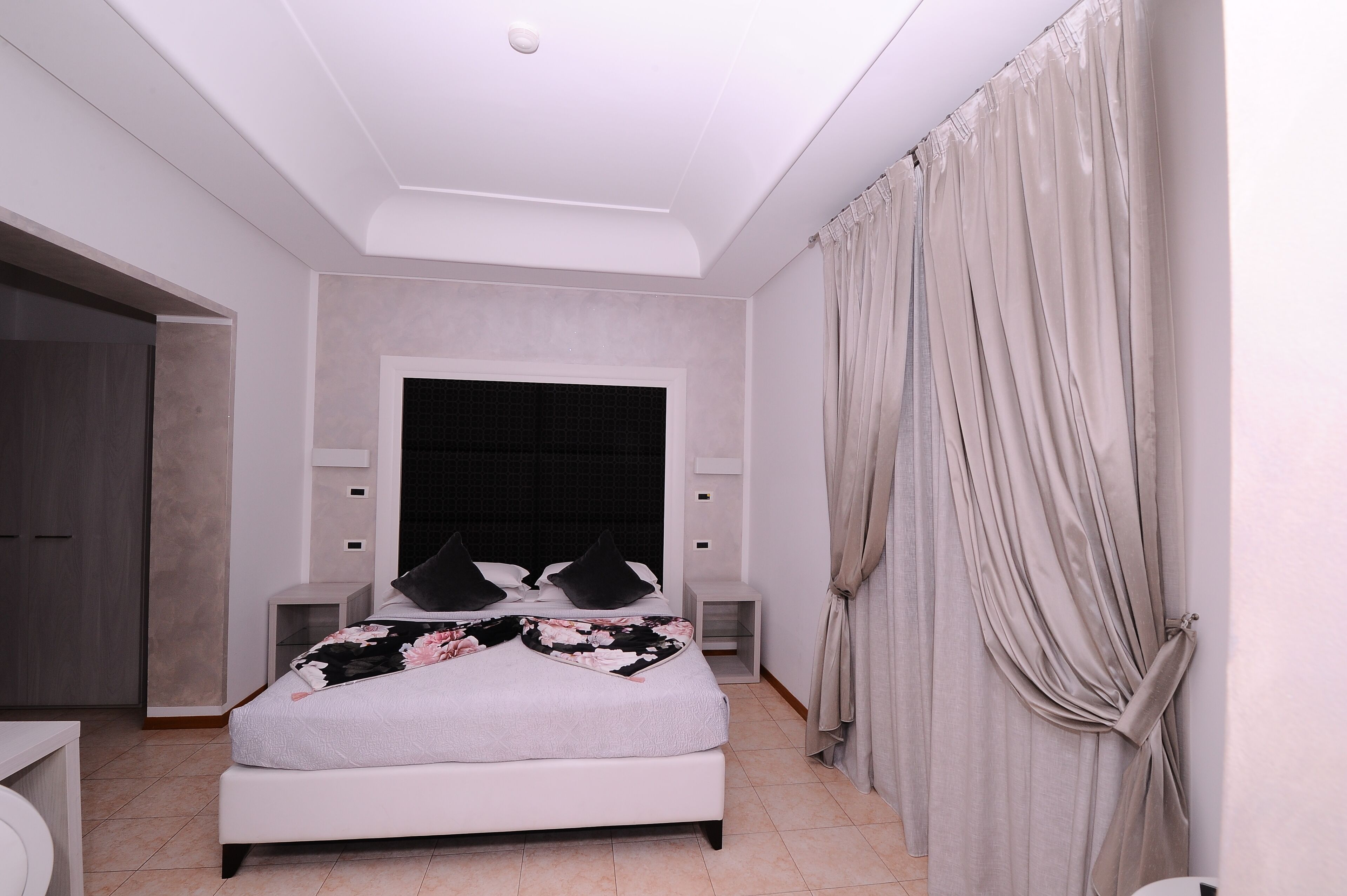 suite | minibar, in-room safe, desk, laptop workspace