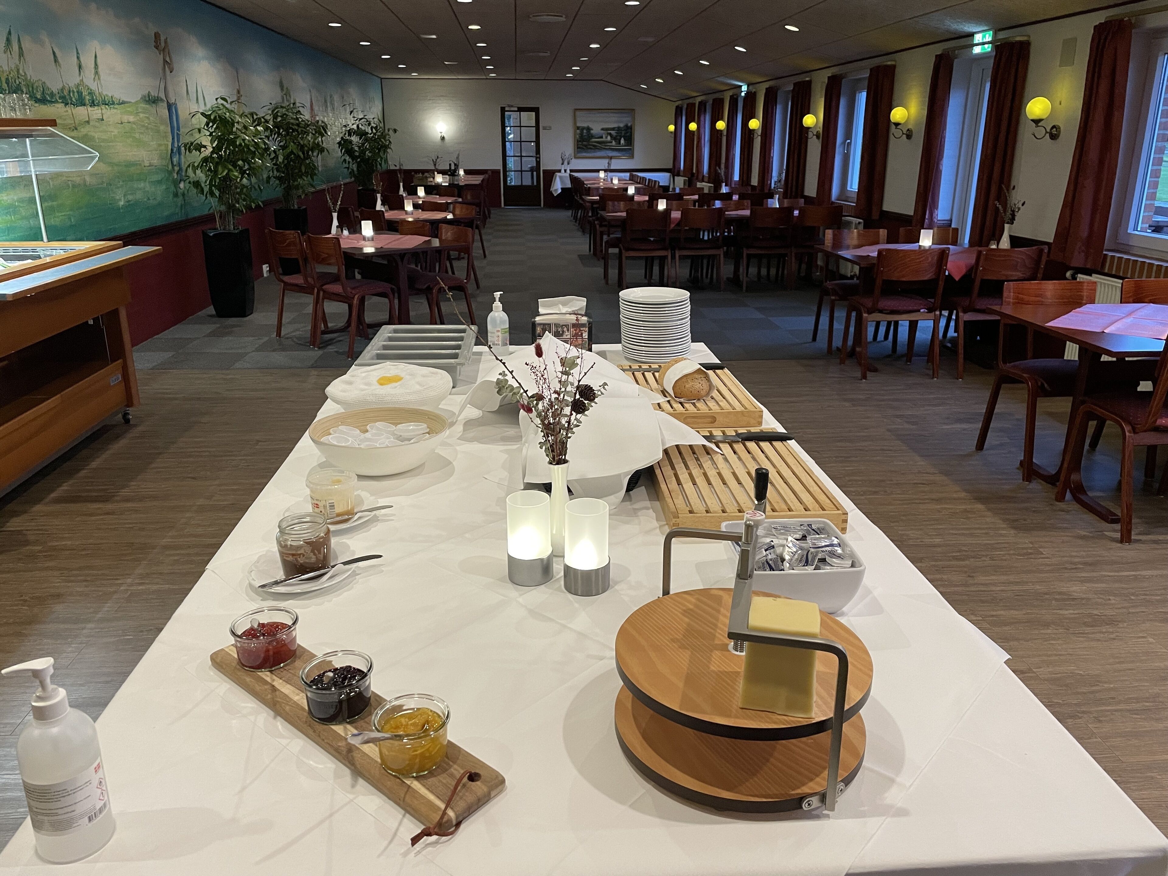 daily buffet breakfast (dkk 50 per person)