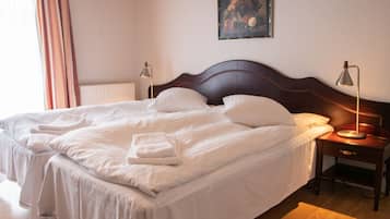 1 camera, biancheria da letto ipoallergenica, una scrivania